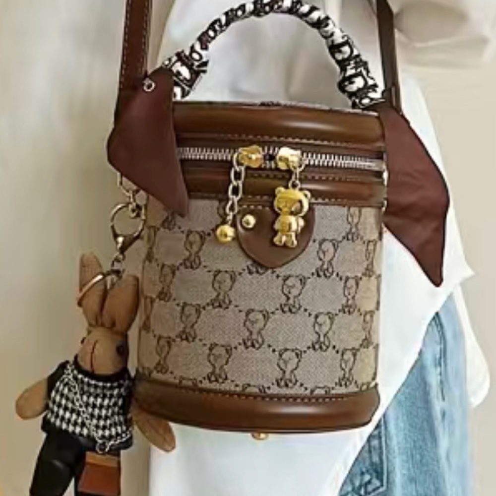 Cocoa Luxe  Bear & Bunny Charm Bucket Bag” - Picture 6 of 6